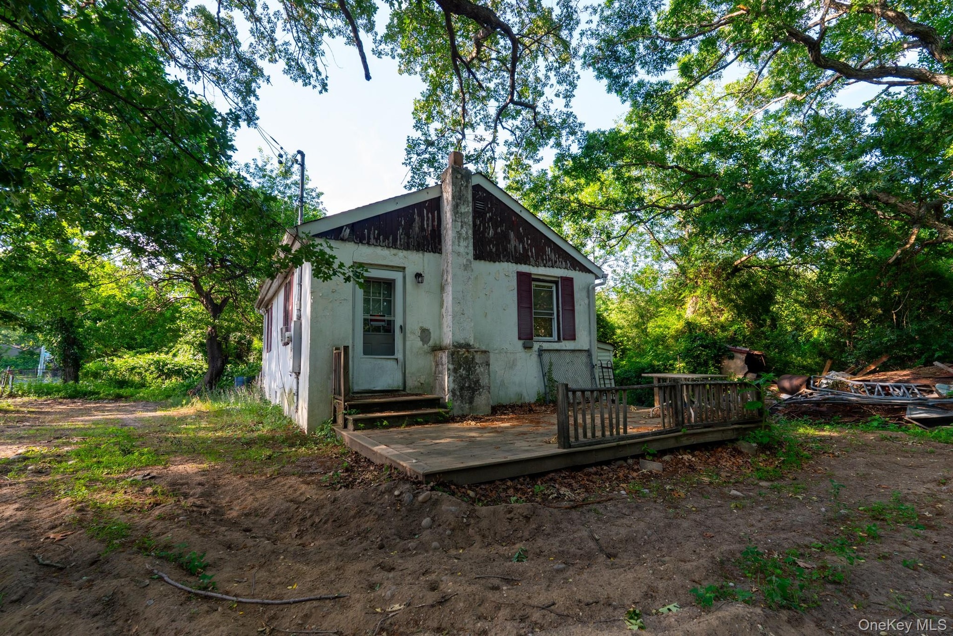 20 Spectacle Lake Dr