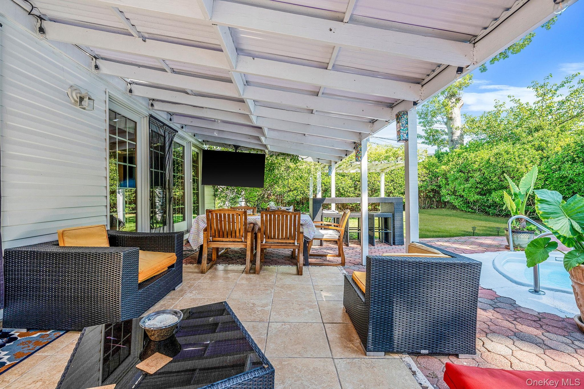 View of patio / terrace featuring an outdoor living space
