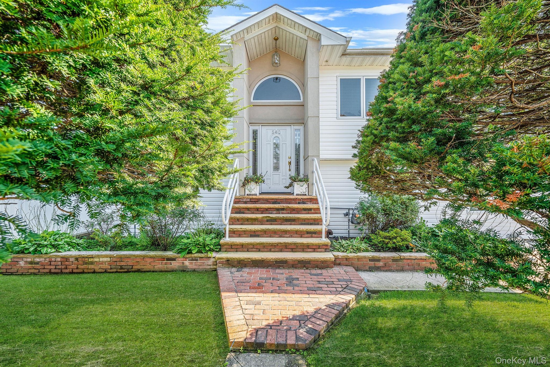 Property entrance featuring a yard