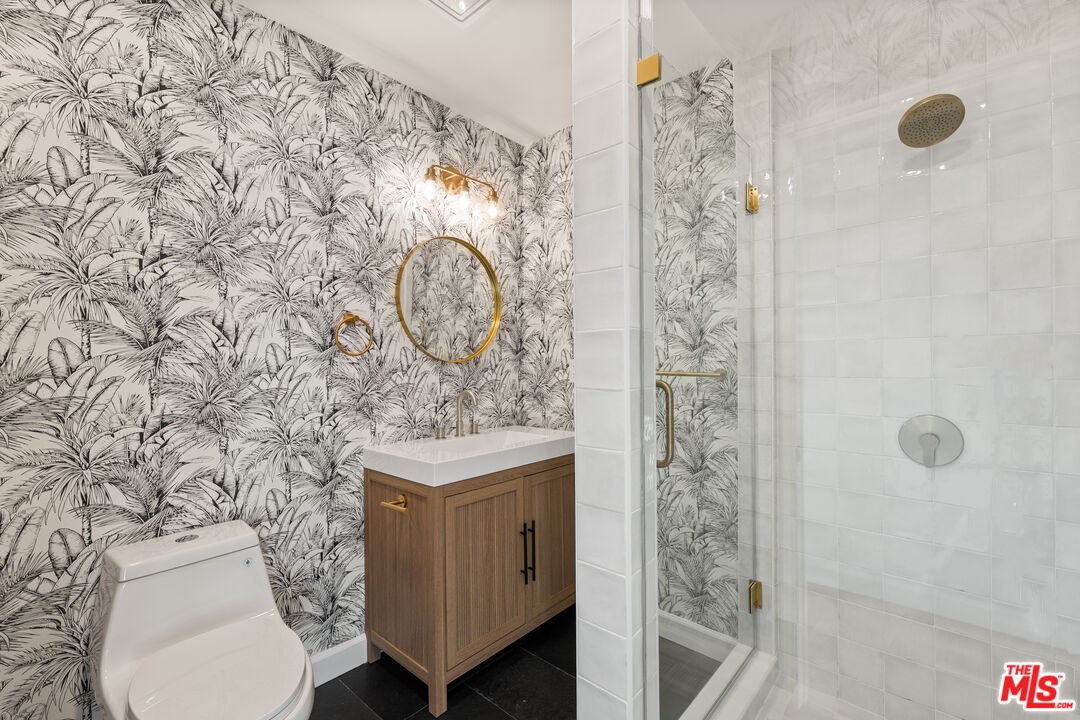 Guest Bathroom 4