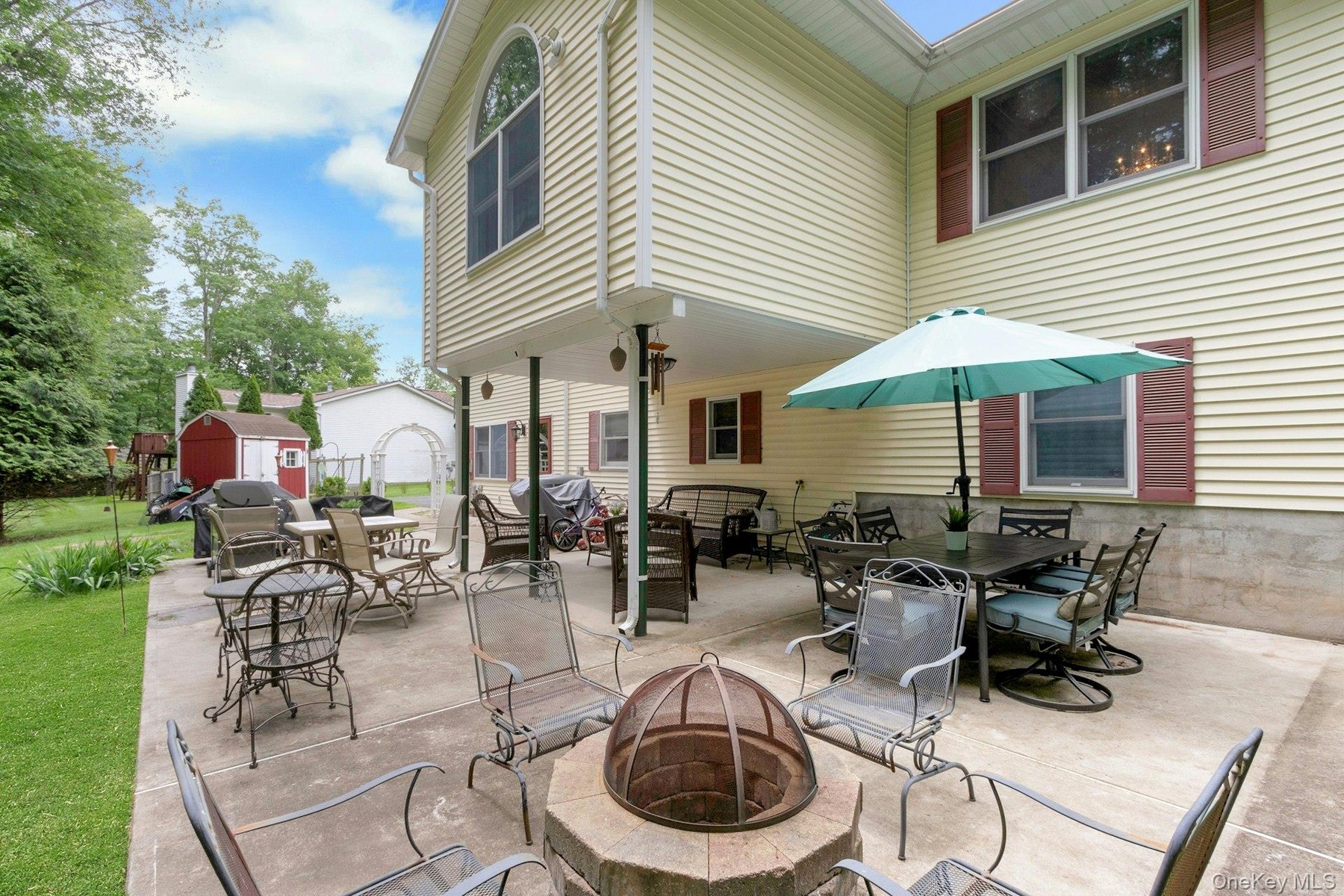 Patio, concrete, expansive