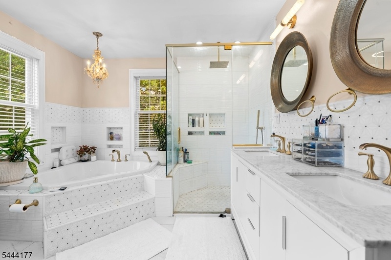 PRIMARY BATHROOM!