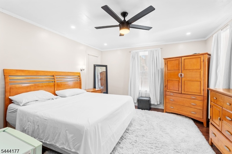 LARGE BEDROOM!