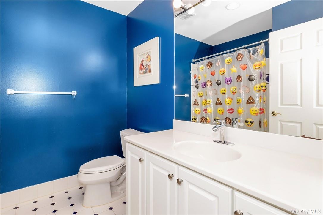 Upstairs Hall Bathroom
