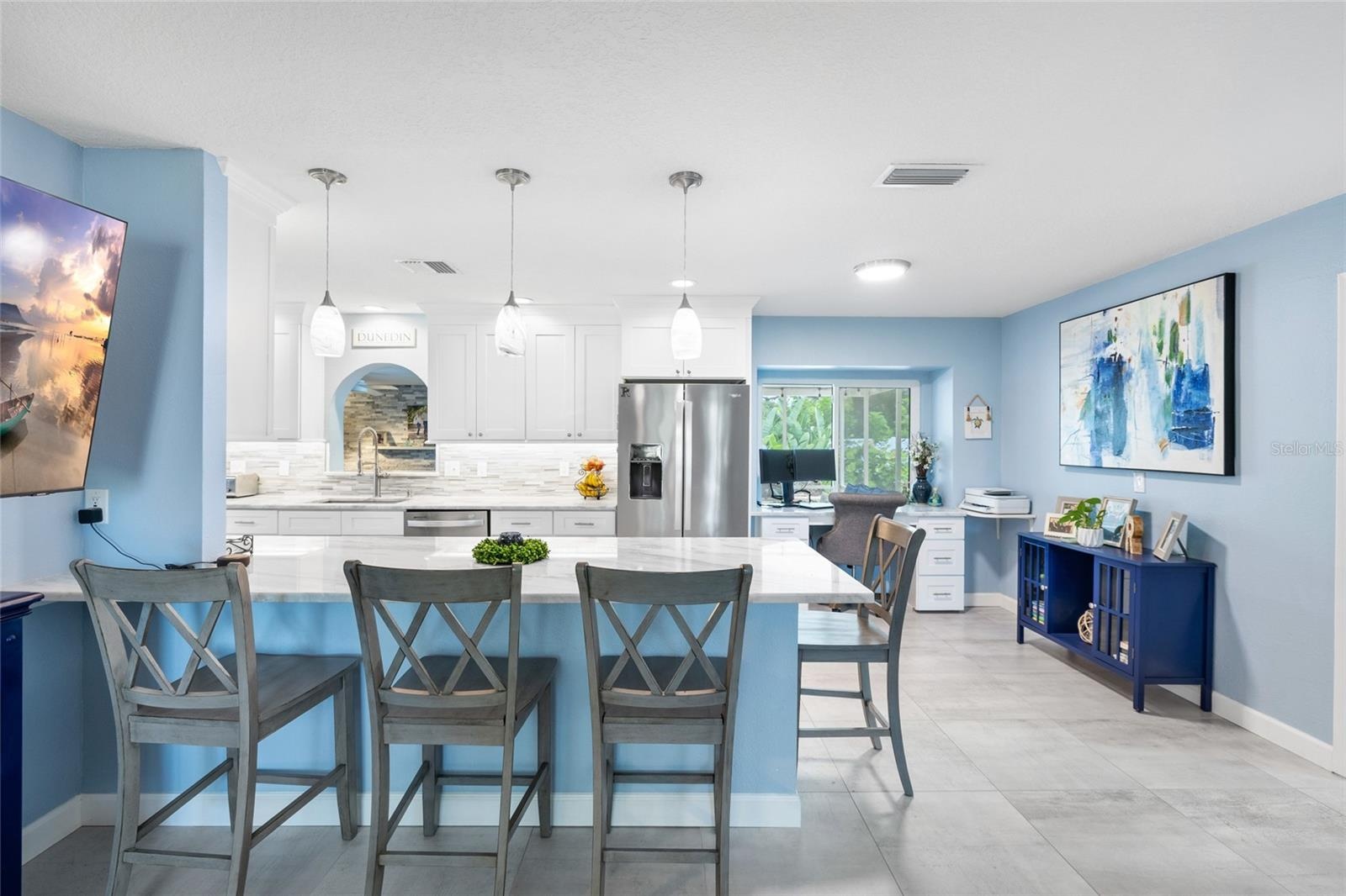 Kitchen & Bar