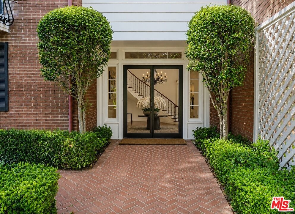 Front entrance virtual renovat