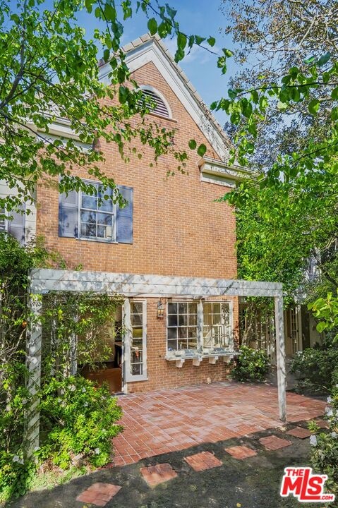charming patio off kitchen