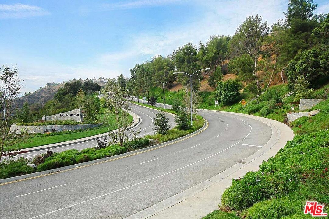 Entrance to Mountaingate