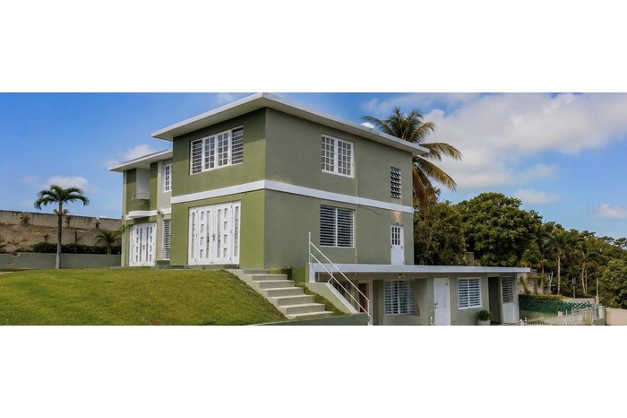 Front elevation of the three-unit multifamily property located in Bo. Borinquen, Aguadilla.
