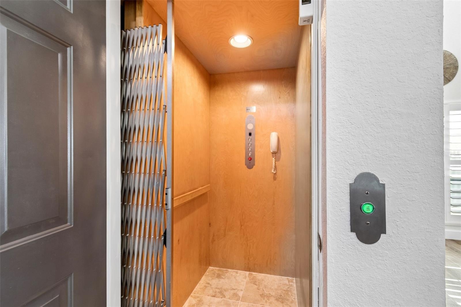 Elevator -full size up to 950 lbs
