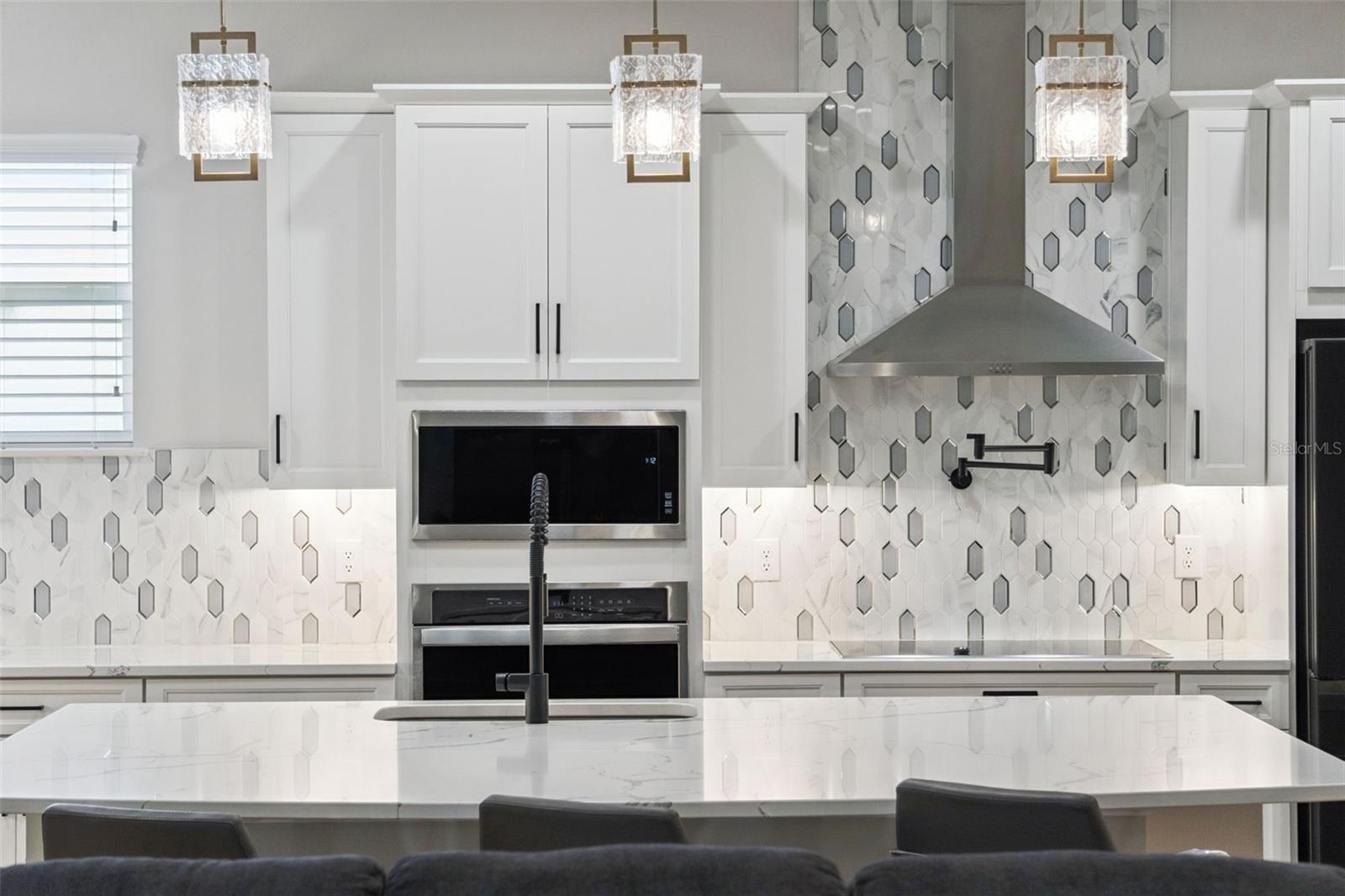 Gourmet Kitchen- Under Cabinet LED lights