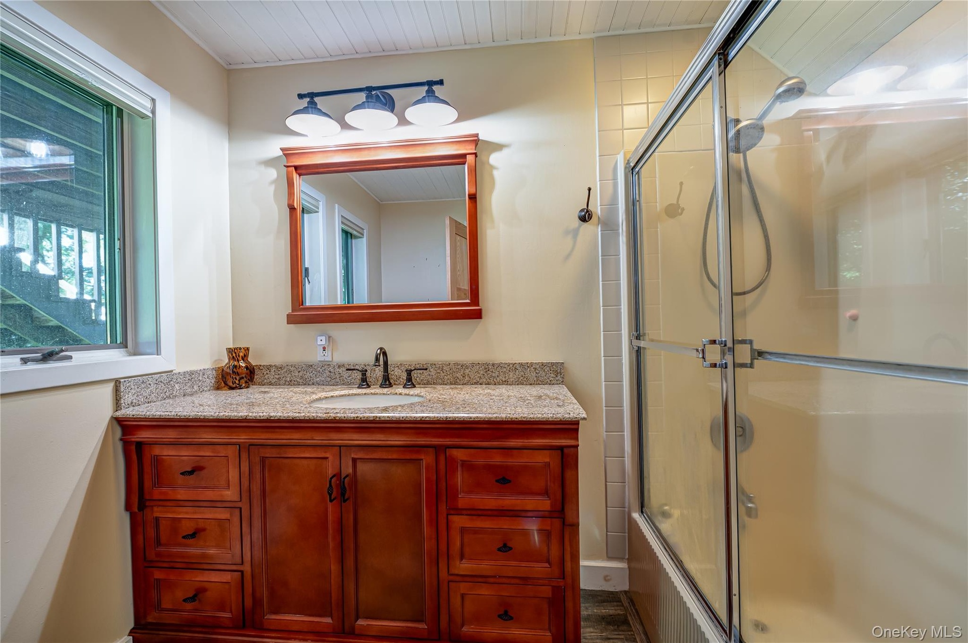 1st floor full bathroom