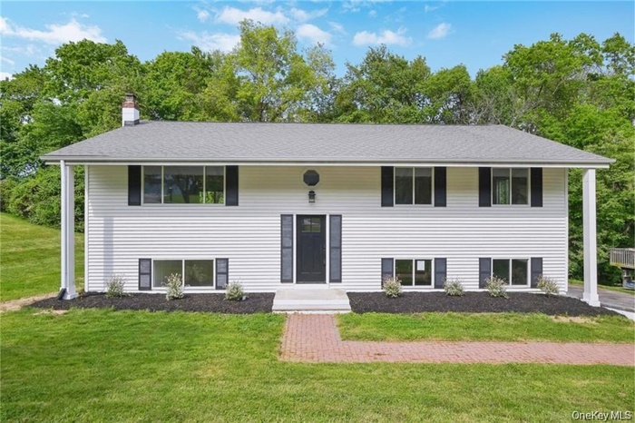 Welcome to 26 Kendell Dr!