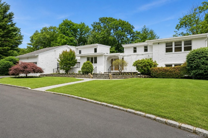 Welcome to 39 Upper Drive, Huntington Bay