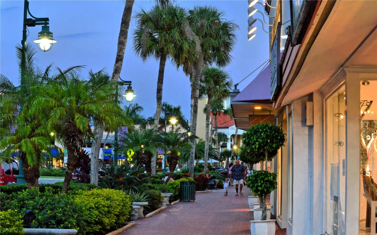 An evening at St Armands Circle walking, dining, eating ice cream