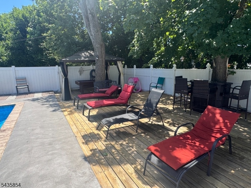 Lounging Deck2
