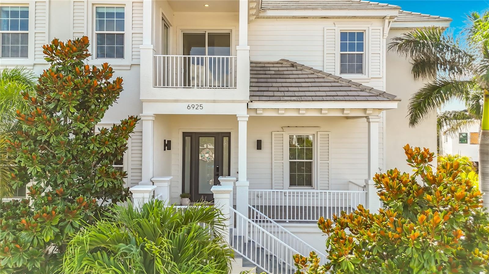 Grand entrance with porch to chill