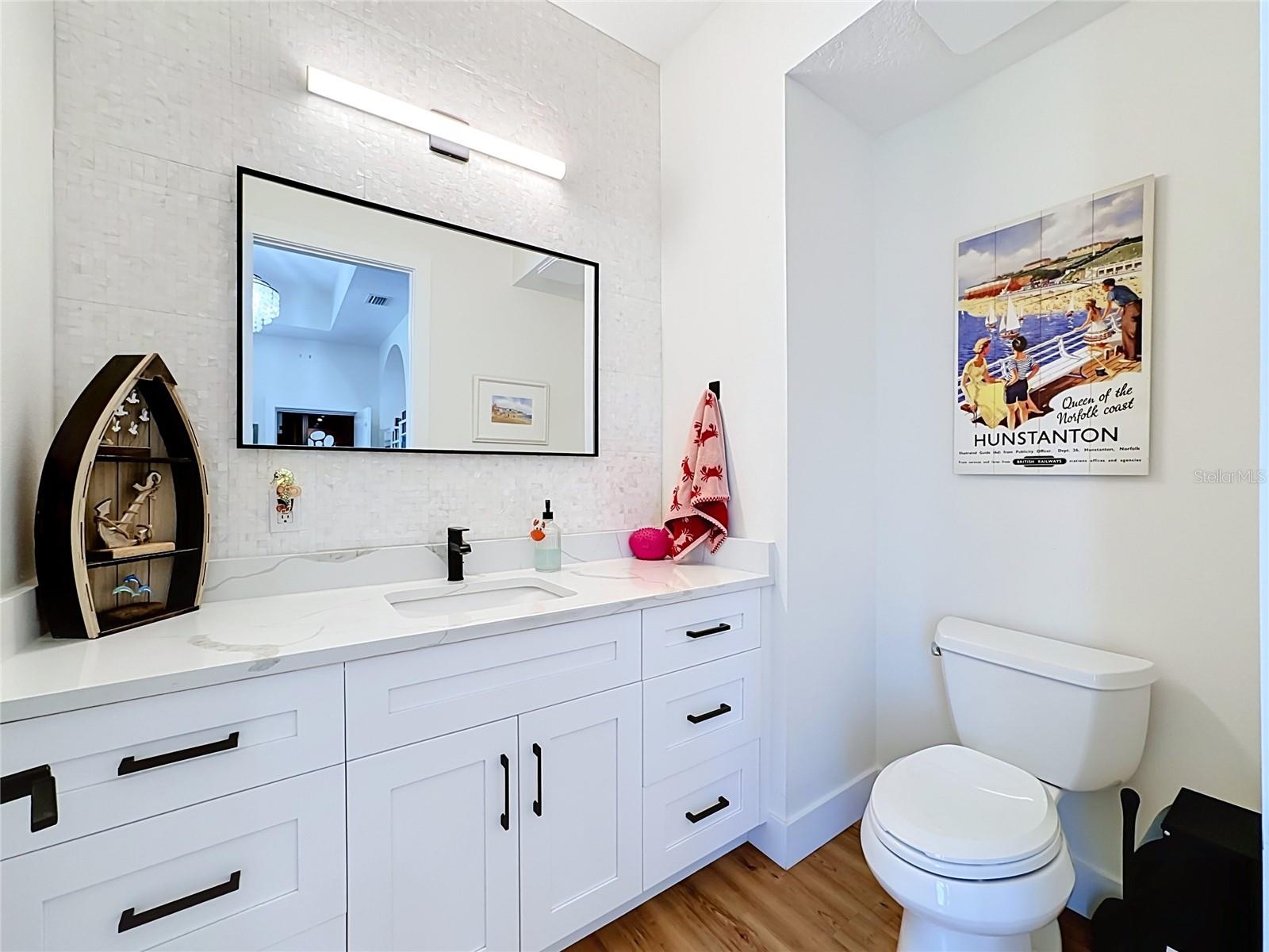 Ensuite bathroom to 2nd floor bedroom