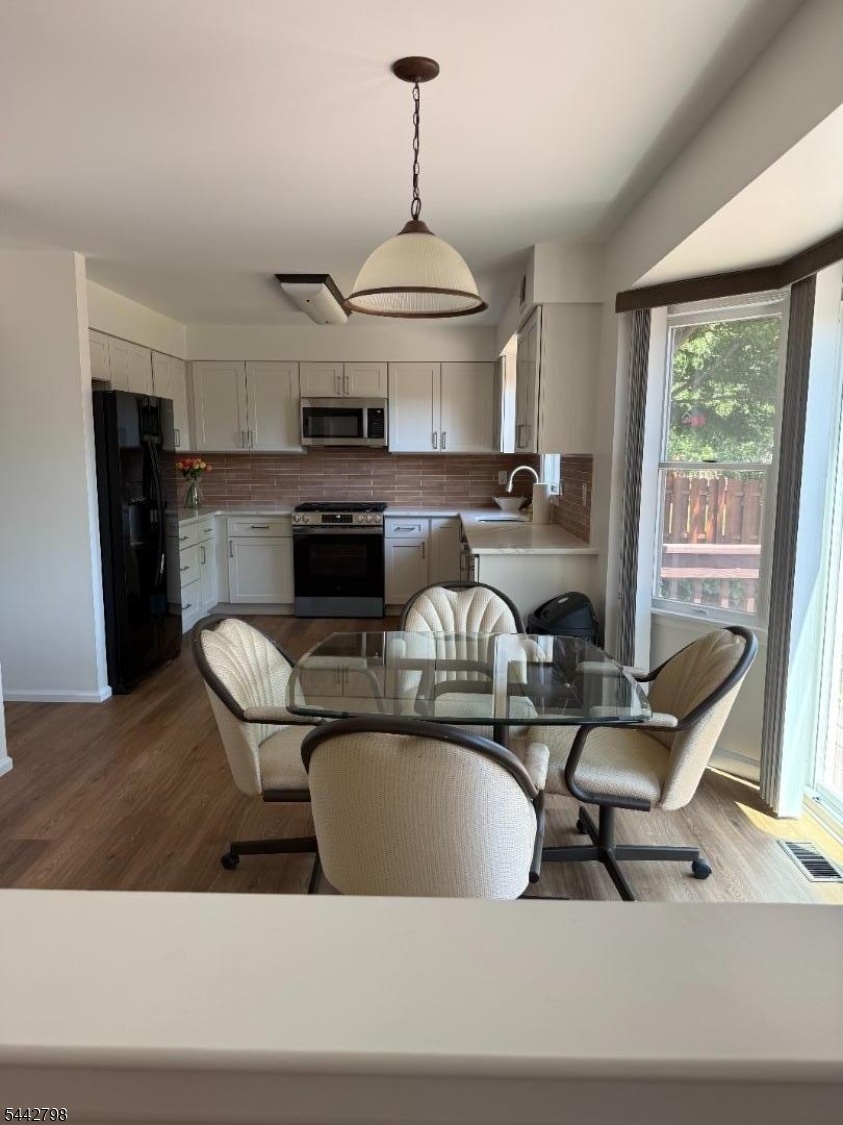 Eat In Kitchen Area