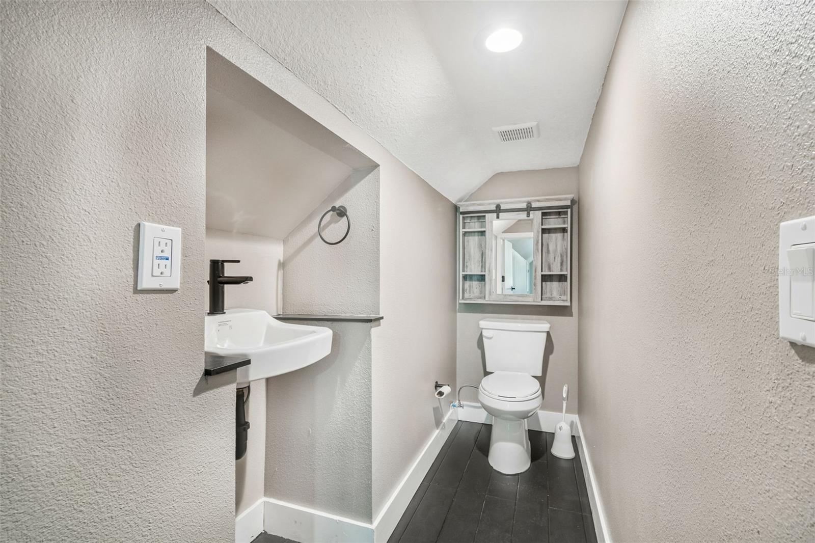 Bonus room half bathroom