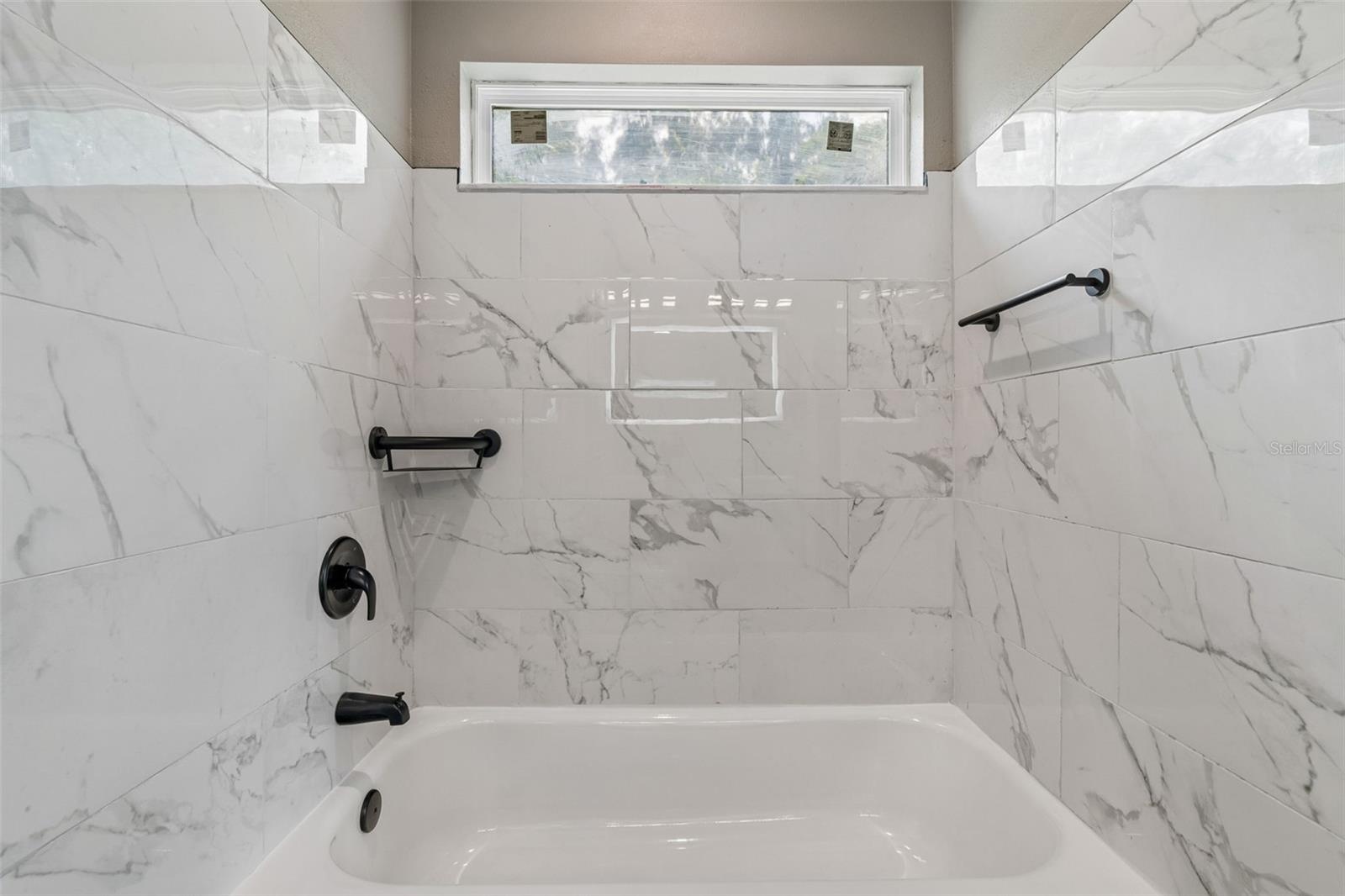 Primary bedroom en-suite bathoom