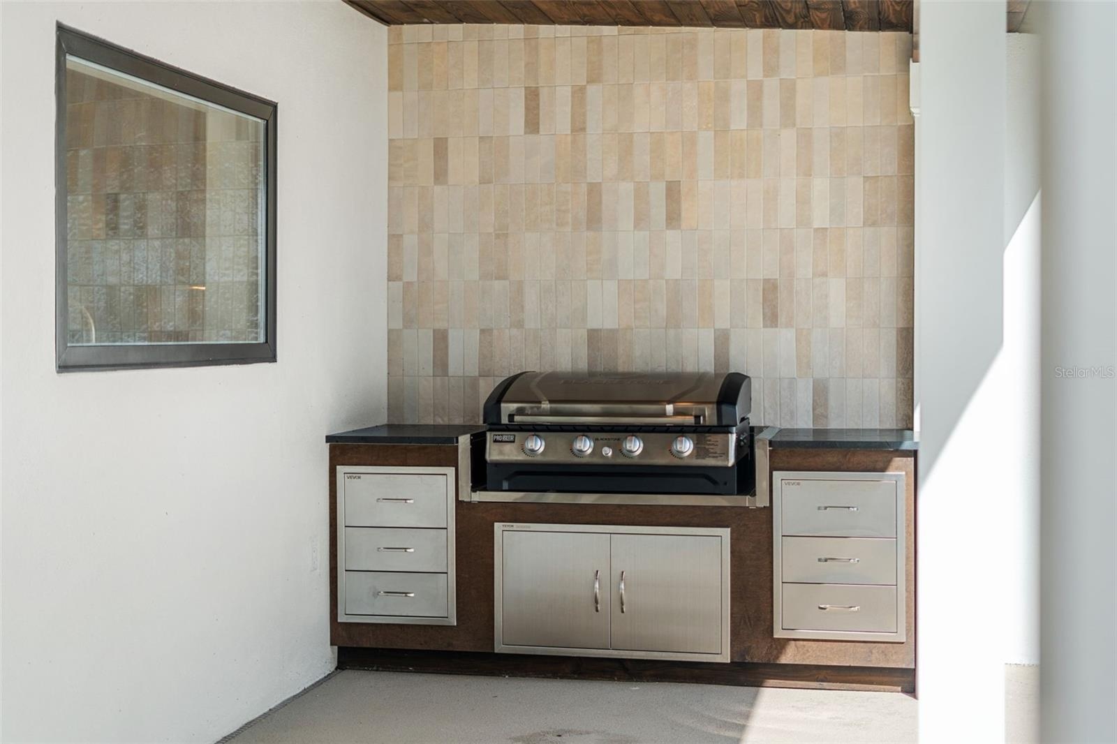 CUSTOM GRILLING AREA