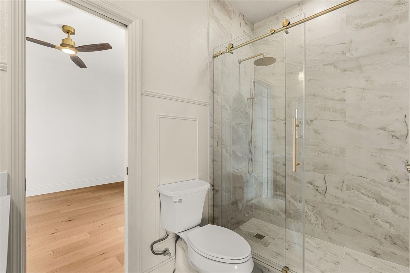 DUAL-ACCESS BATHROOM