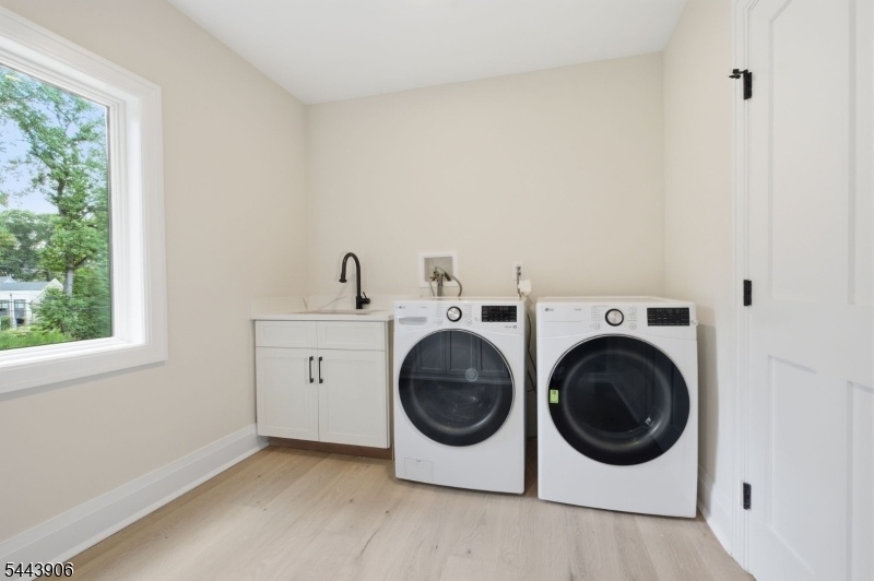 Laundry Room (2nd floor)