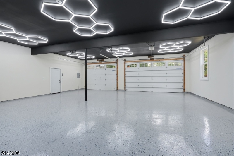 6 Car Garage