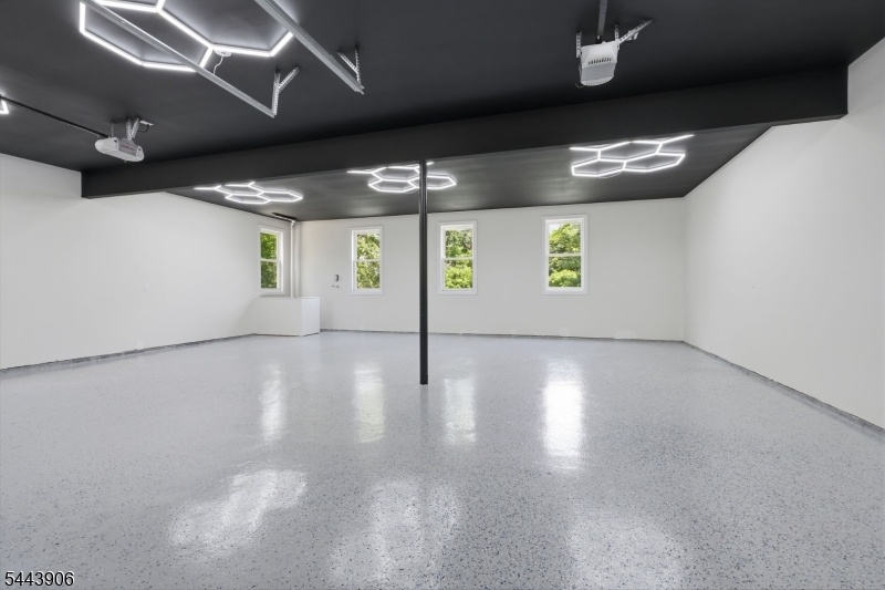 6 Car garage