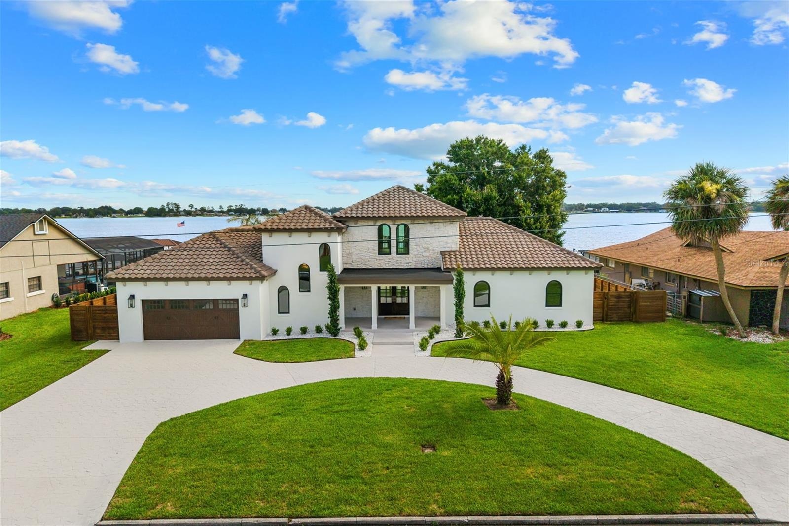 GRAND ESTATE FRAMED BY THE BEAUTY OF LAKE CONWAY