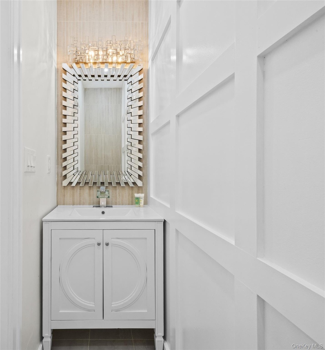 Classically designed Half Bath on 1st floor