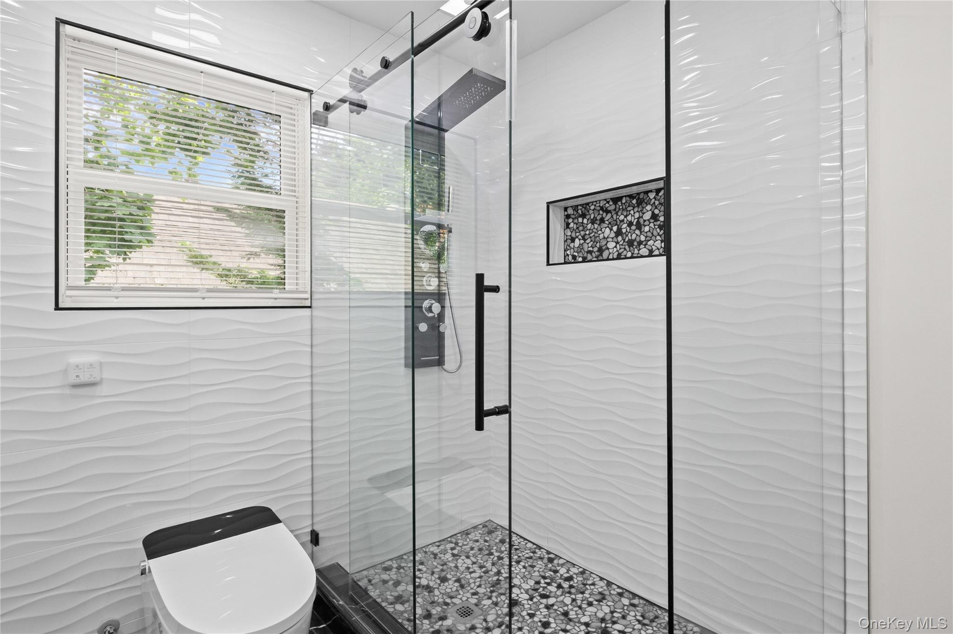Custom 2nd floor hallway Full Bath (1 of 5 Full baths!)