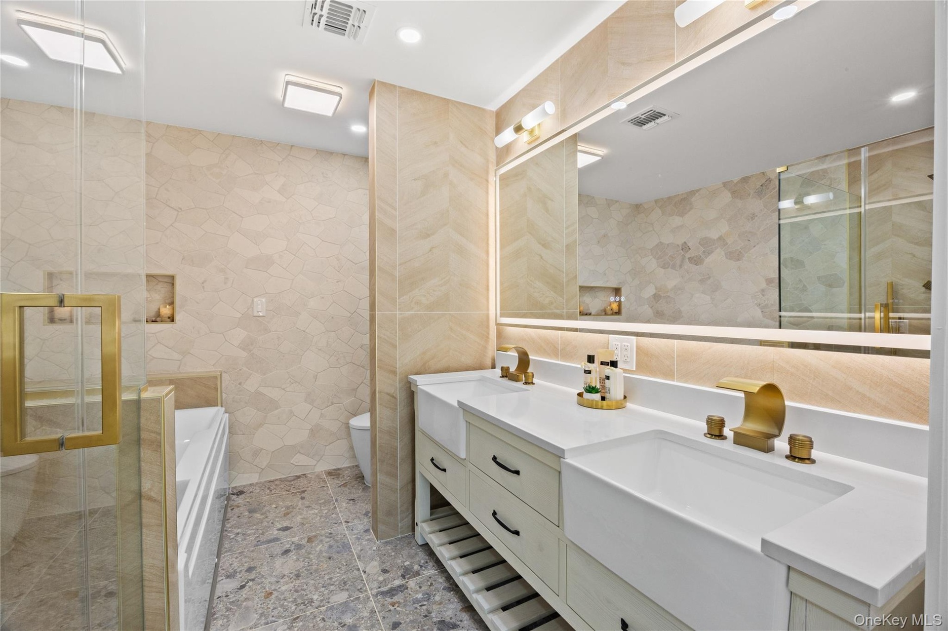 BEAUTIFUL SPA STYLE PRIMARY BEDROOM FULL BATH