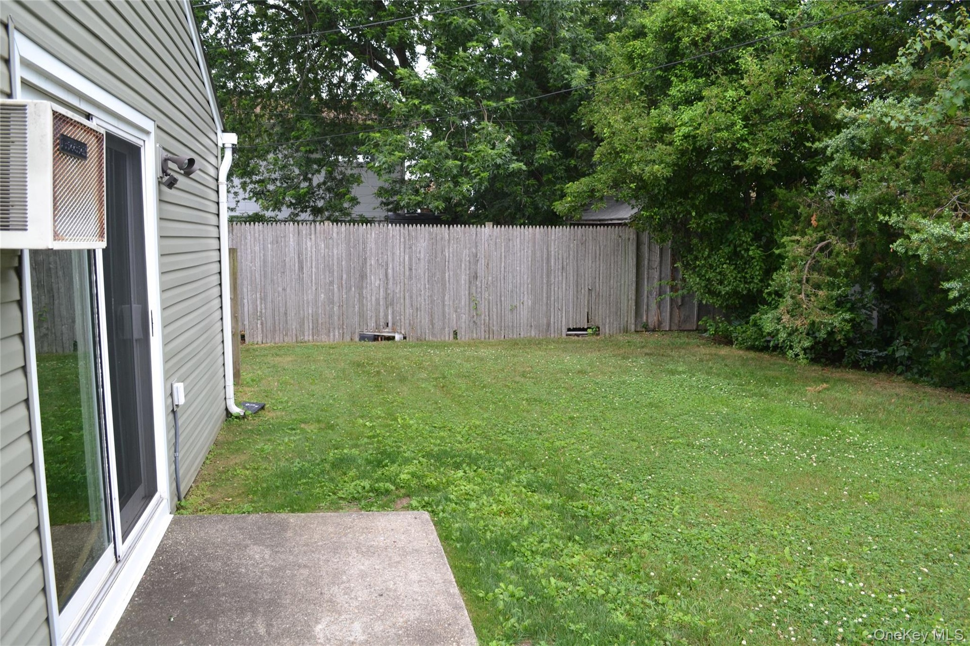 1BR private yard area