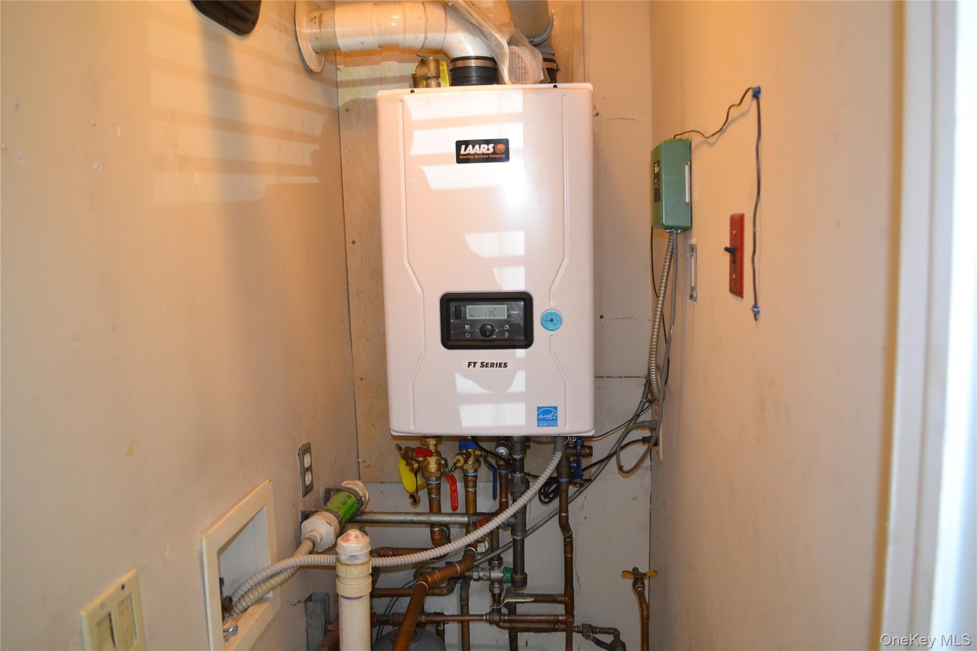 1BR wall hung heating unit