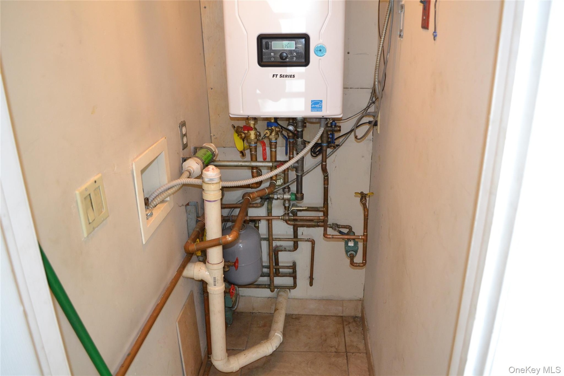 1BR boiler unit with Washer dyer room ups