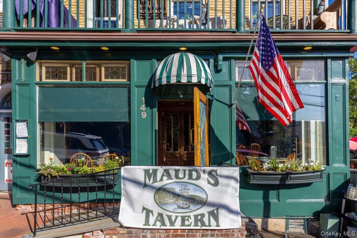 Steps away from beloved village landmarks, cozy neighborhood taverns, and vibrant boutique shopping