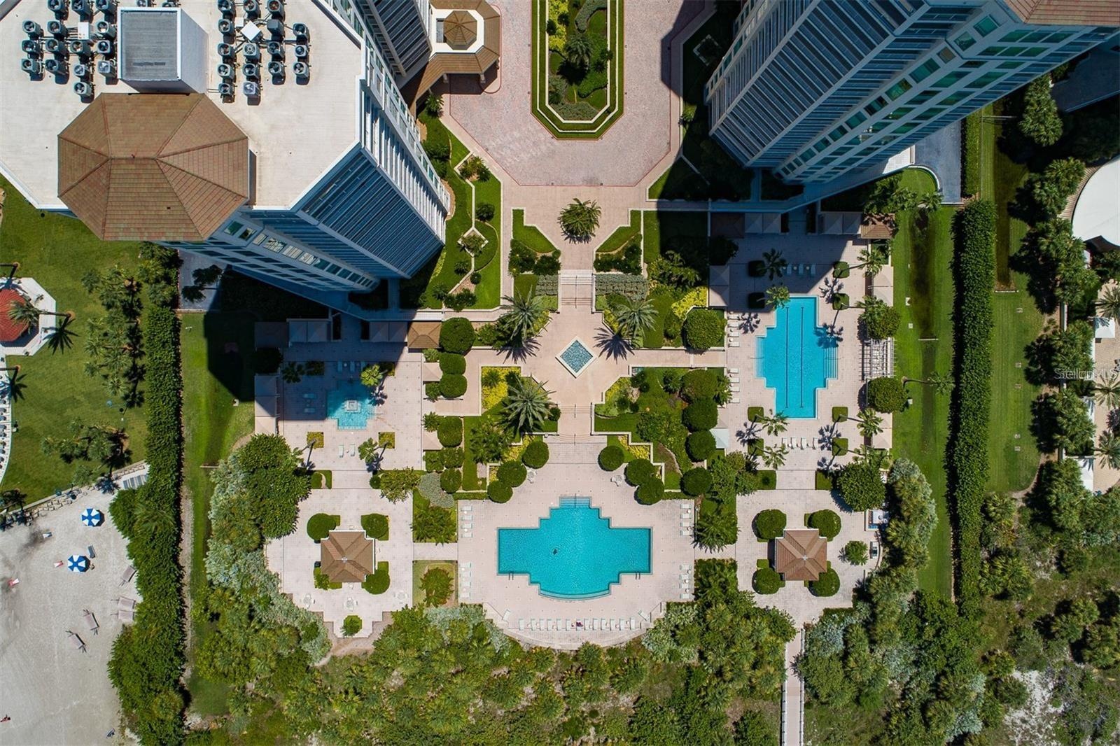 The Grande Grounds. 2 pools, luxury hot tubs, 2 grilling areas, gazebos for relaxing and enteraining.