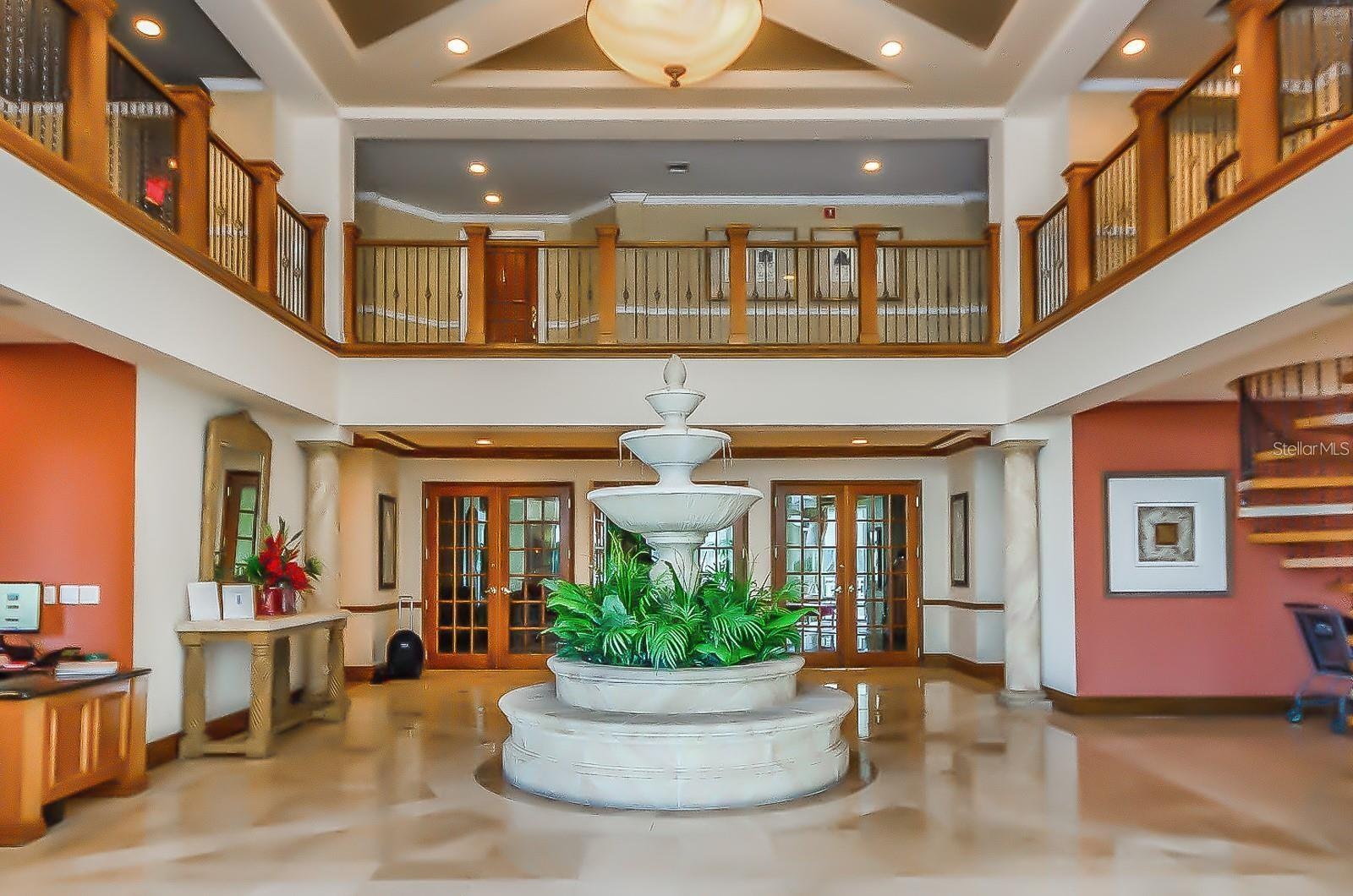 Grande entry way