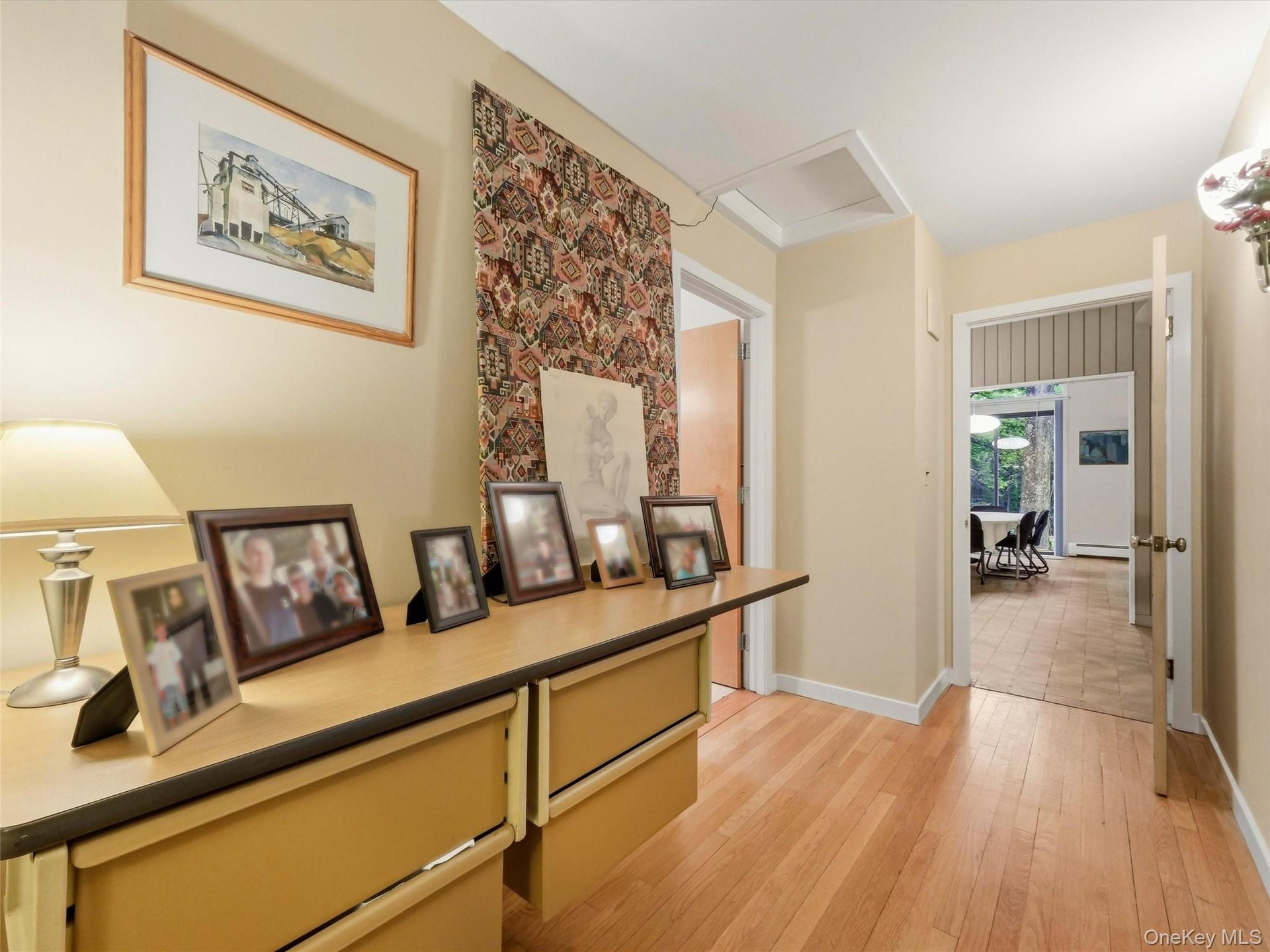 Hallway to bedrooms