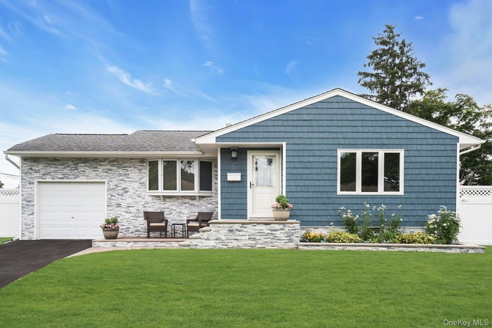 Welcome to 5 Stagg Lane in Commack!