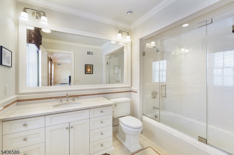bedroom 4 ensuite bath