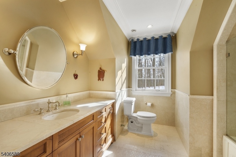 full bath for bedroom 5&6
