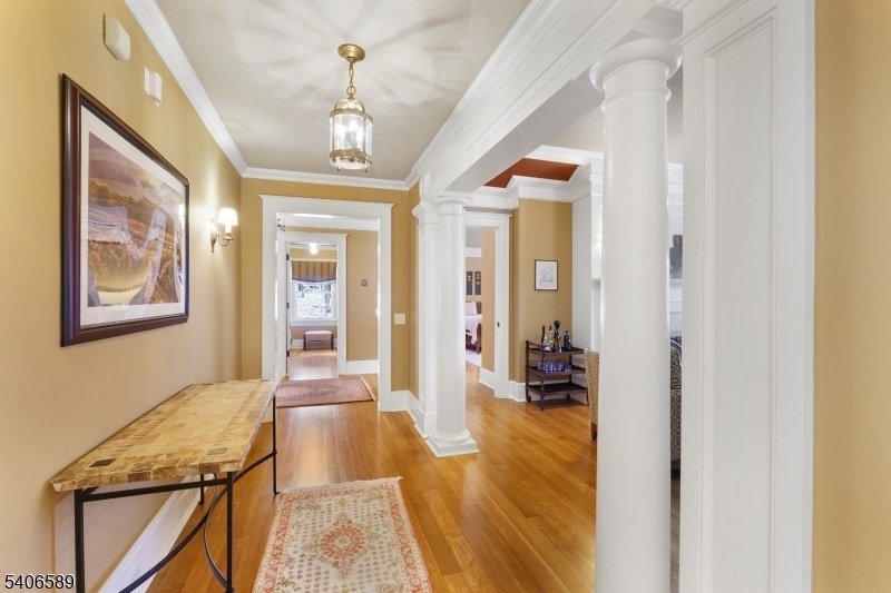 Hallway to primary suite