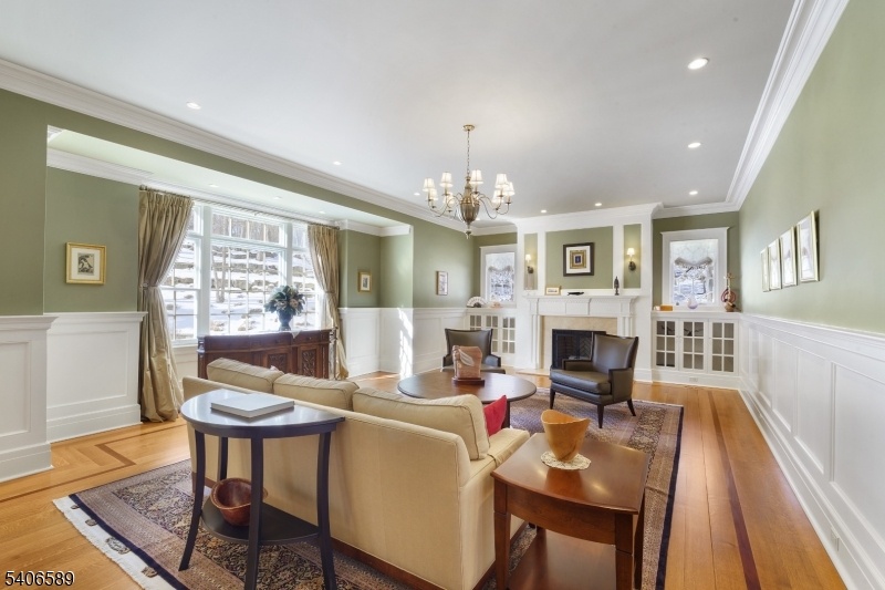 living room w fireplace