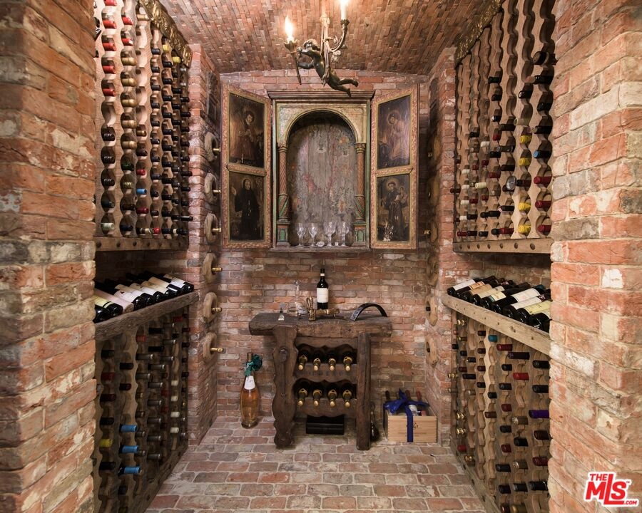 600-bottle antique Italian win