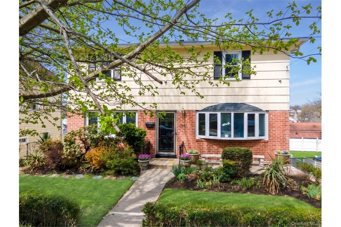 341 Sixth Avenue is a ray of sunshine located just steps from the train, village, and Pelham schools.