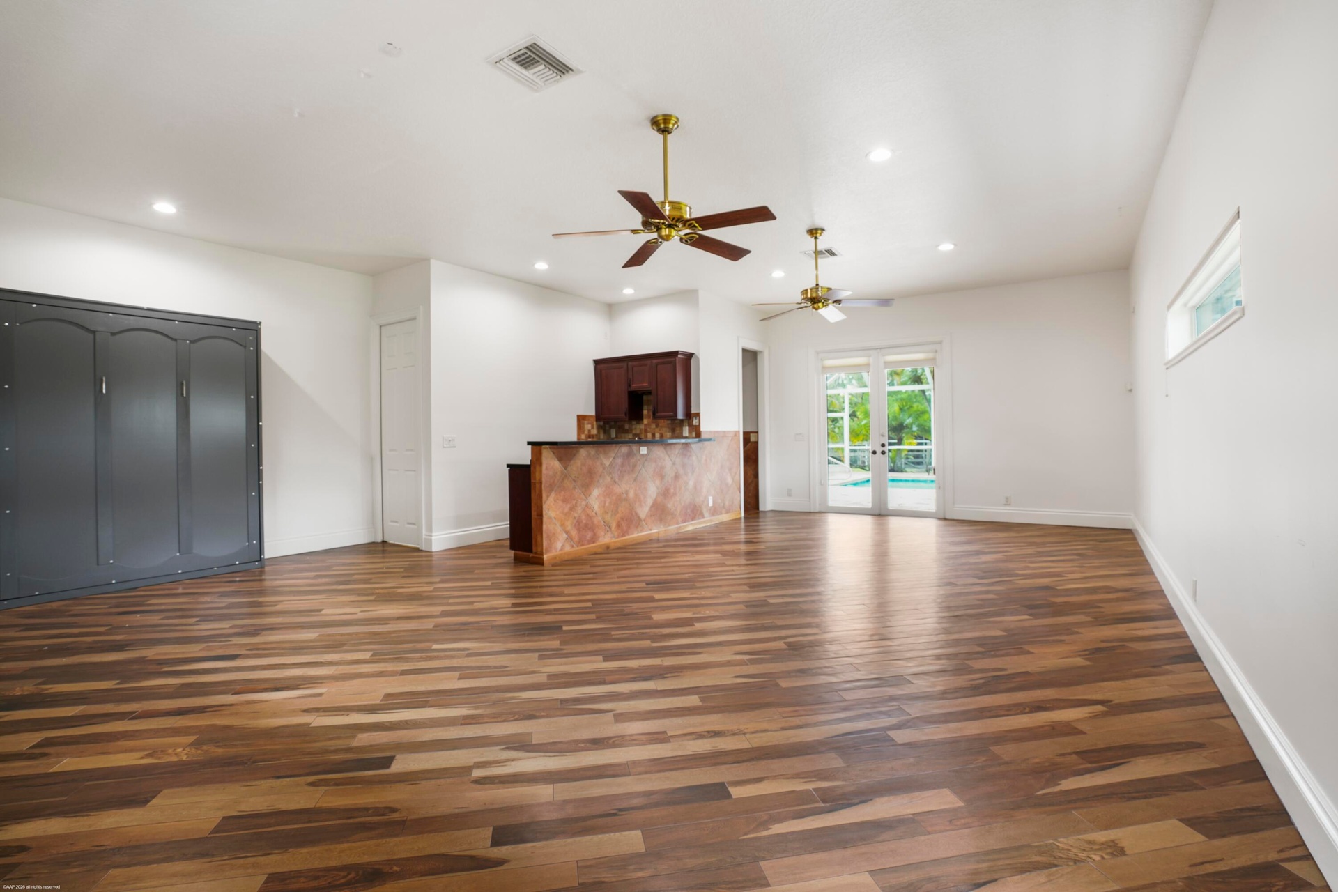 Bonus room with 1/2 bath and wet bar.