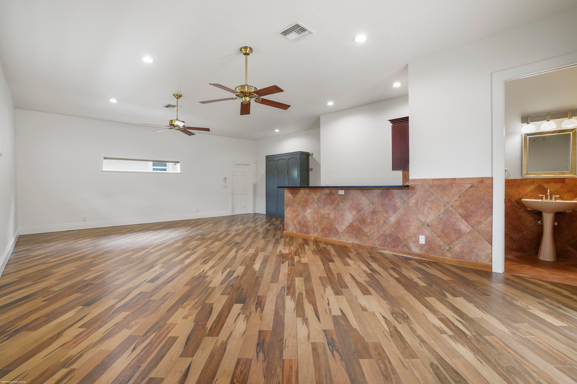 bonus room with 1/2 bath and wet bar.